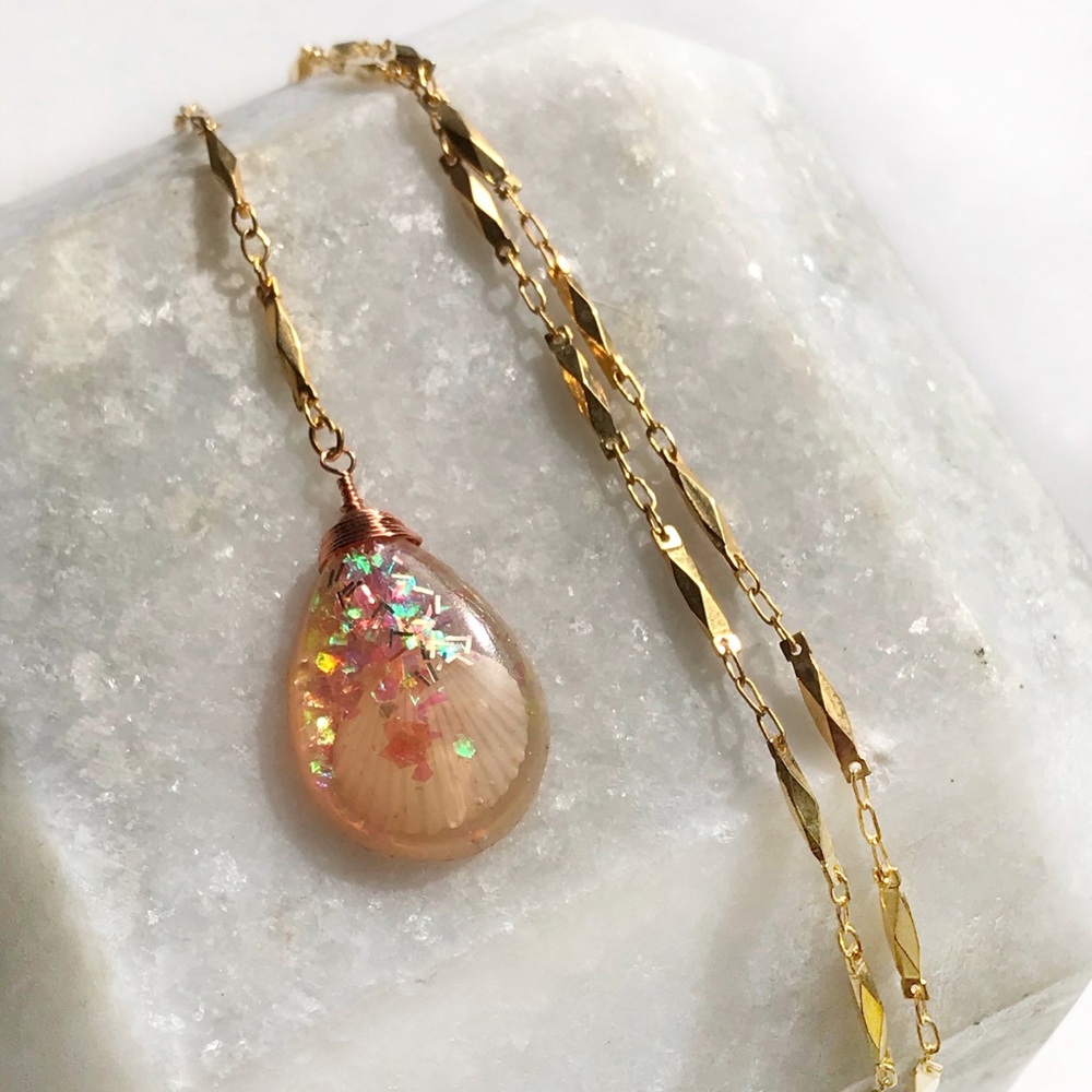 Hawaiian Seashell Lariat Rainbow 🌈 Necklace